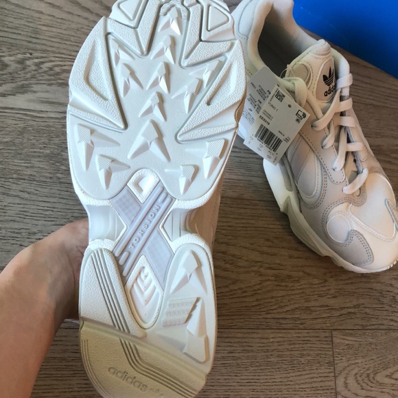 New in box Adidas Yung 1 sneakers, size 8 US - Picture 4 of 8